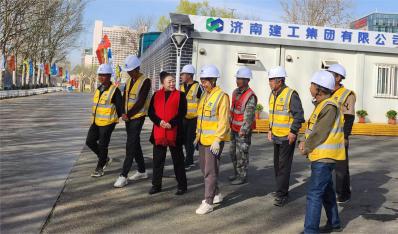 陳雪萍代表到集團總部和項目一線宣講全國“兩會”精神